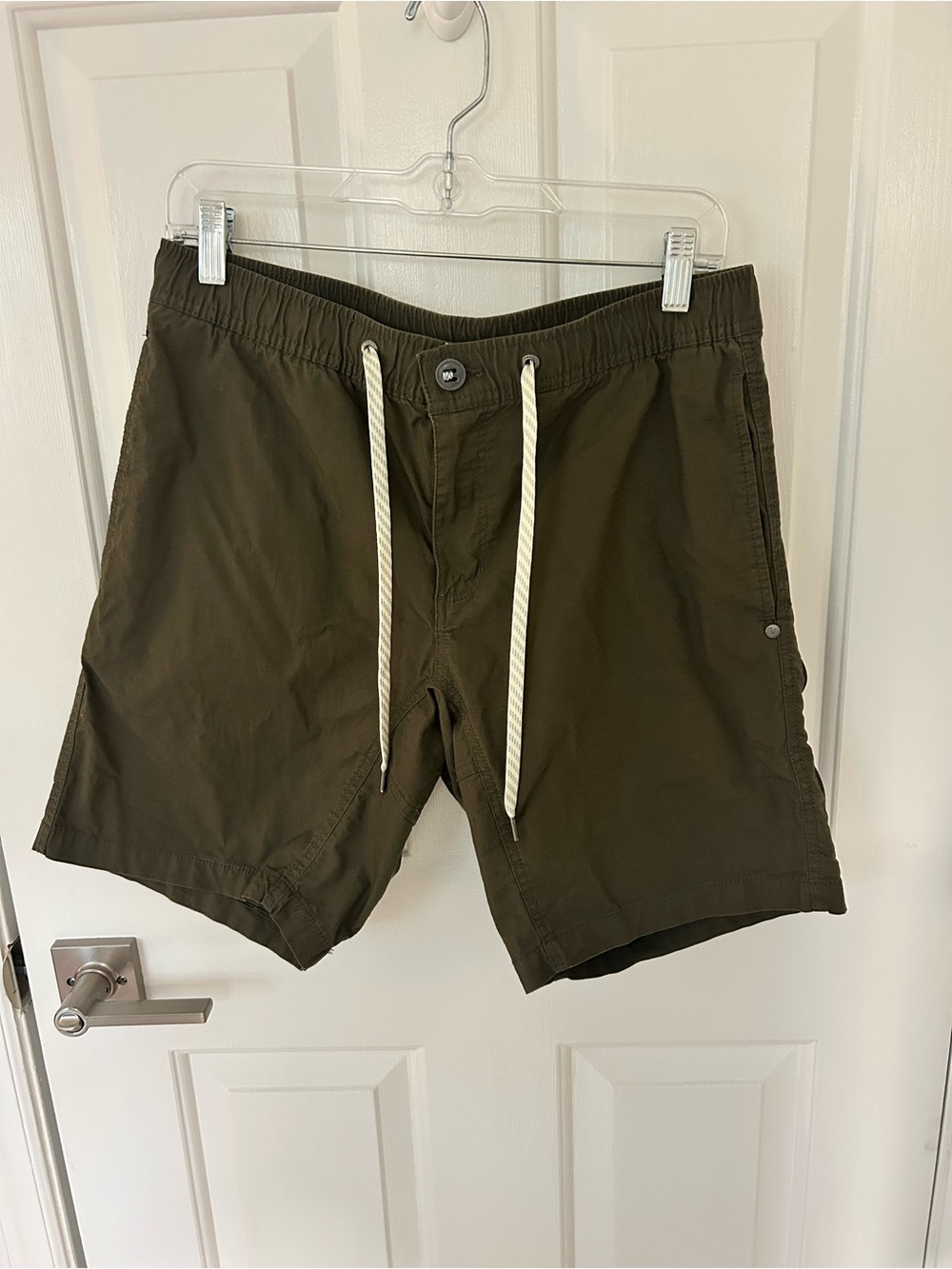 Vuori Men’s Ripstop Shorts In Dark Oregano - Picture 3 of 7